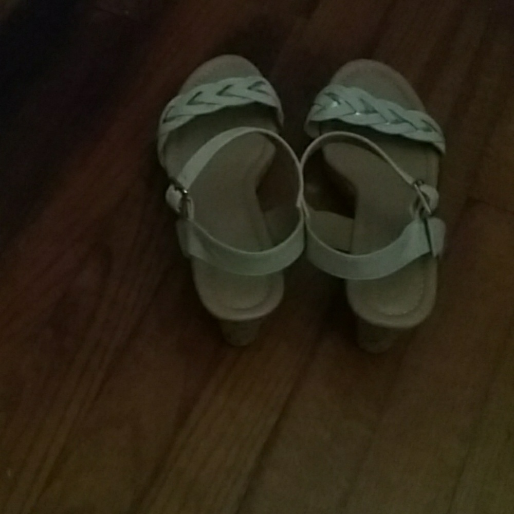 shoes - Picture 3 of 4